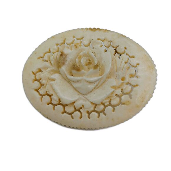 Brooch carved cream rose - Picture 1 of 3